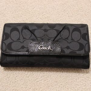 COACH Signature Wallet (LIKE NEW, NEVER USED)